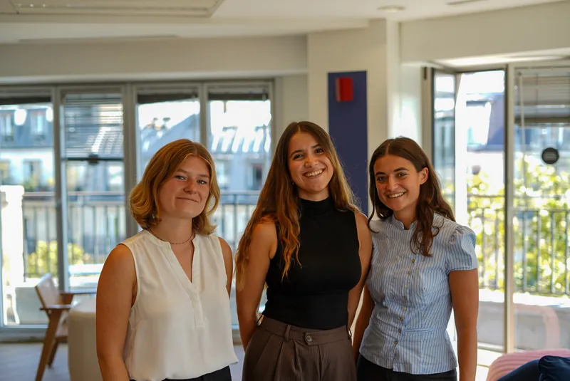 Three Licter consultants standing in the office, ready to present
